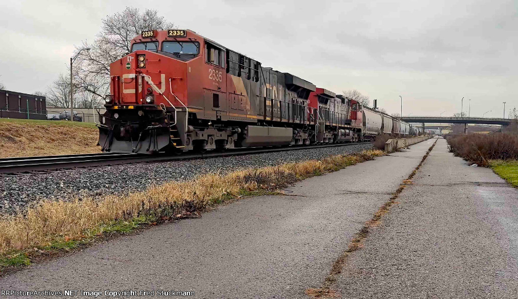 CN 2335 leads M370.